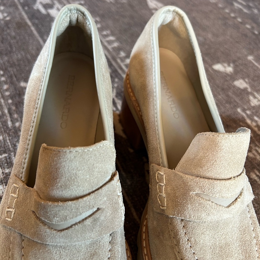 NWOT Bernardo Suede Selma Penny Loafers Size 7 - Picture 3 of 6